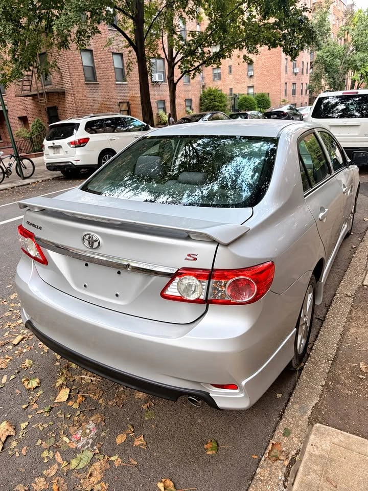 2011 Toyota Corolla S Sedan 4D - photo 2