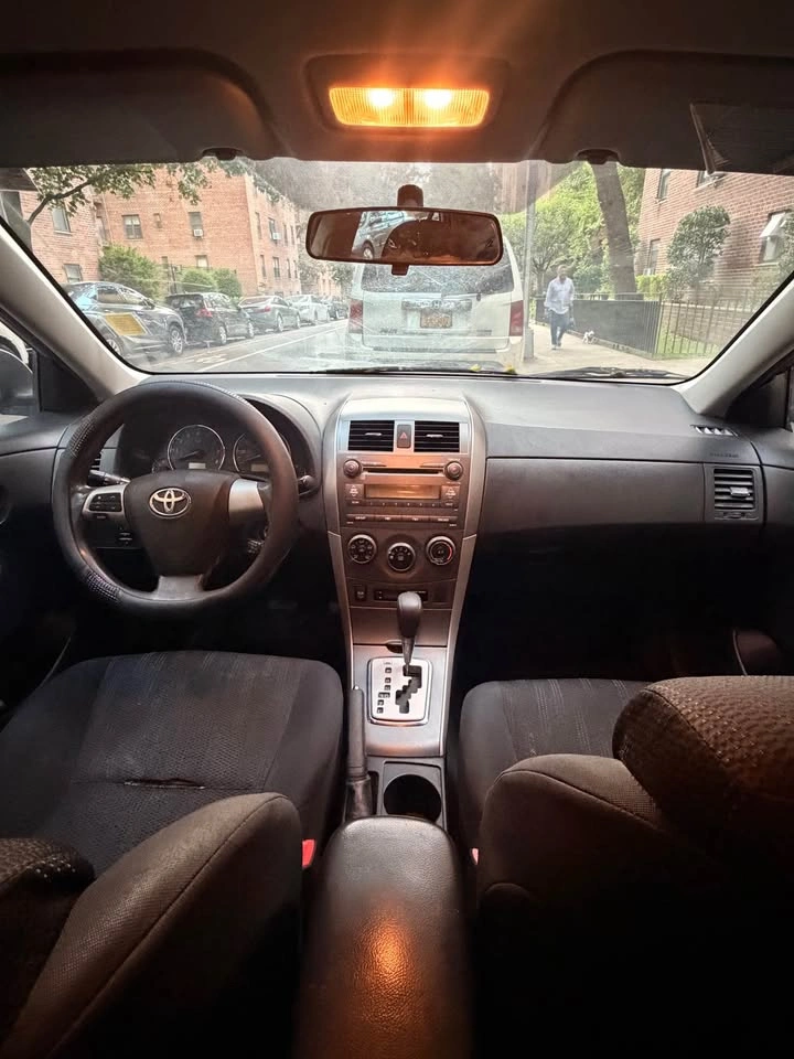2011 Toyota Corolla S Sedan 4D - photo 5