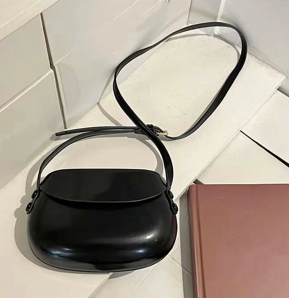 Mini cross bag in Black