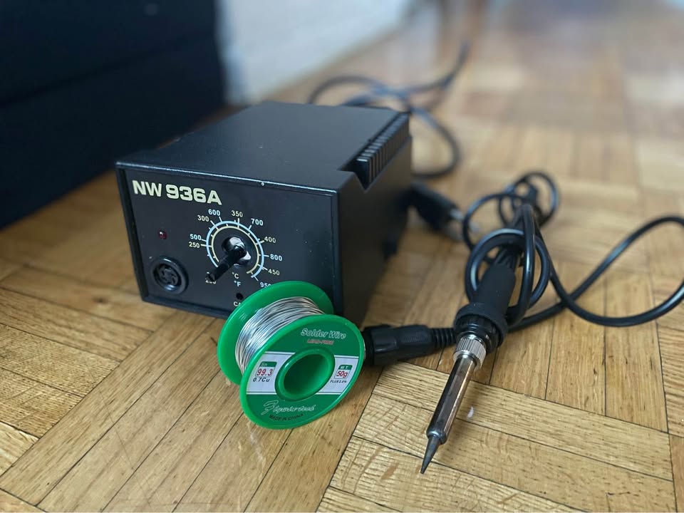 Soldering Kit – Preciva 929D-V Electric Desoldering Iron - photo 2