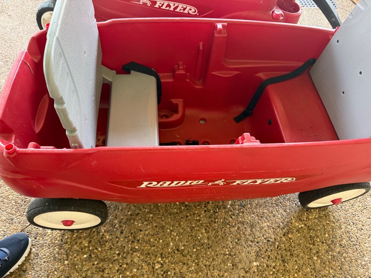 Radio Flyer Red Plastic Kids Wagon - photo 4