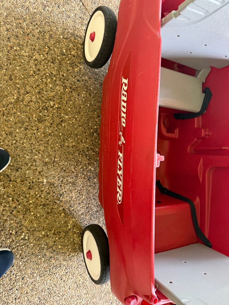 Radio Flyer Red Plastic Kids Wagon - photo 5