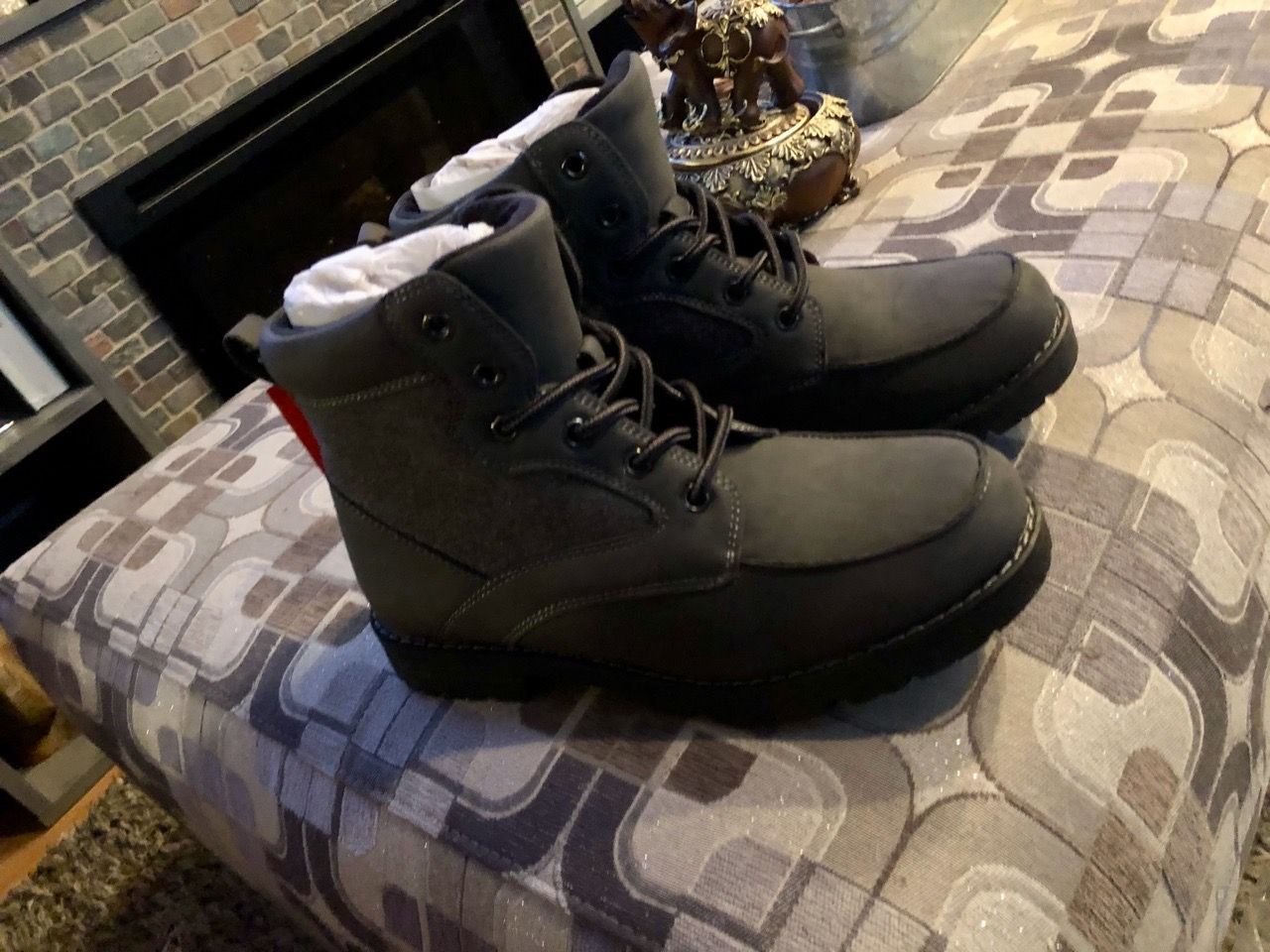 Boys boots size 2 and 4 - photo 3