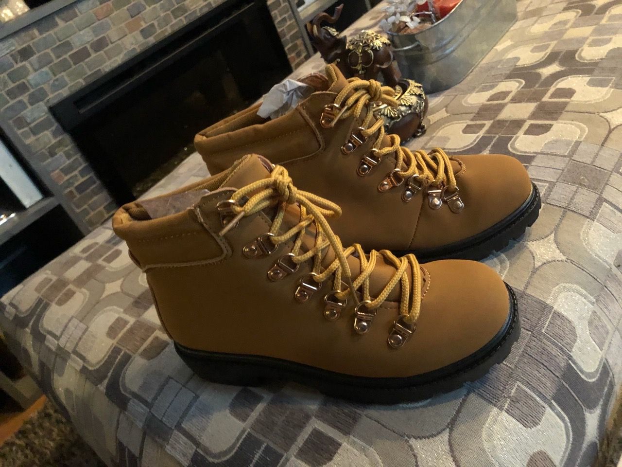 Kids boots size 5 and 2 - photo 2