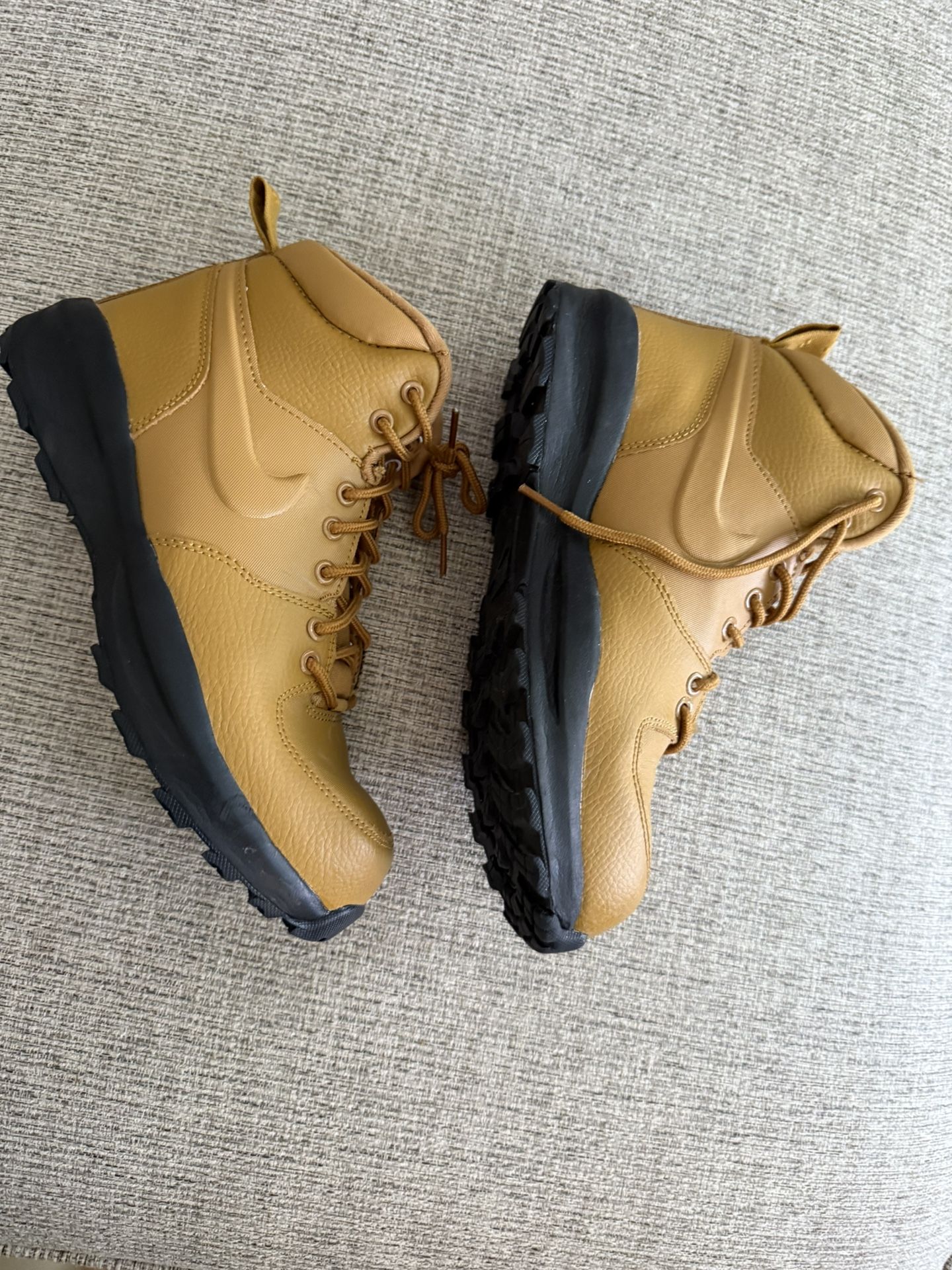 Nike Boots For Boys Size 6 - photo 2