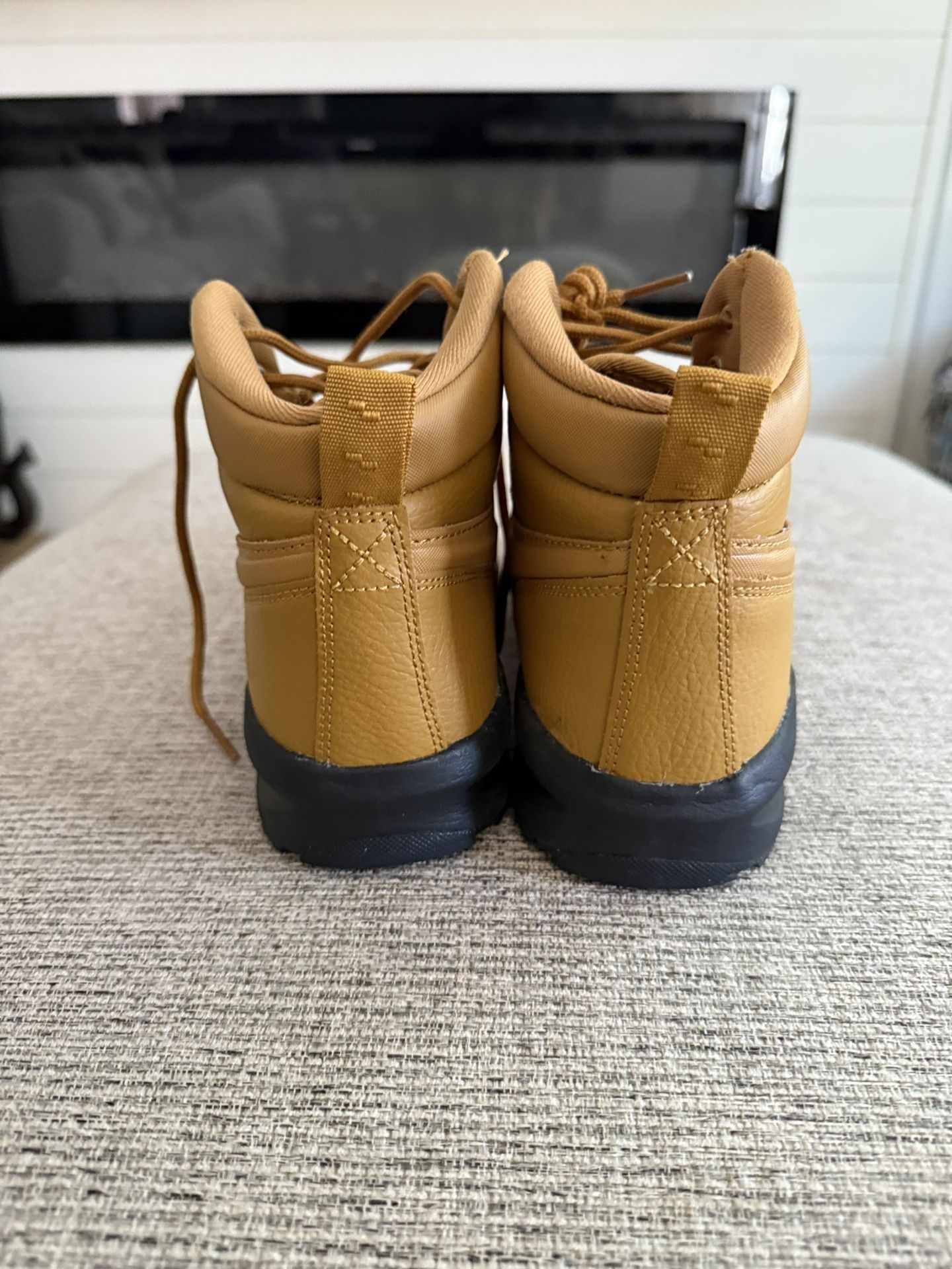 Nike Boots For Boys Size 6 - photo 3