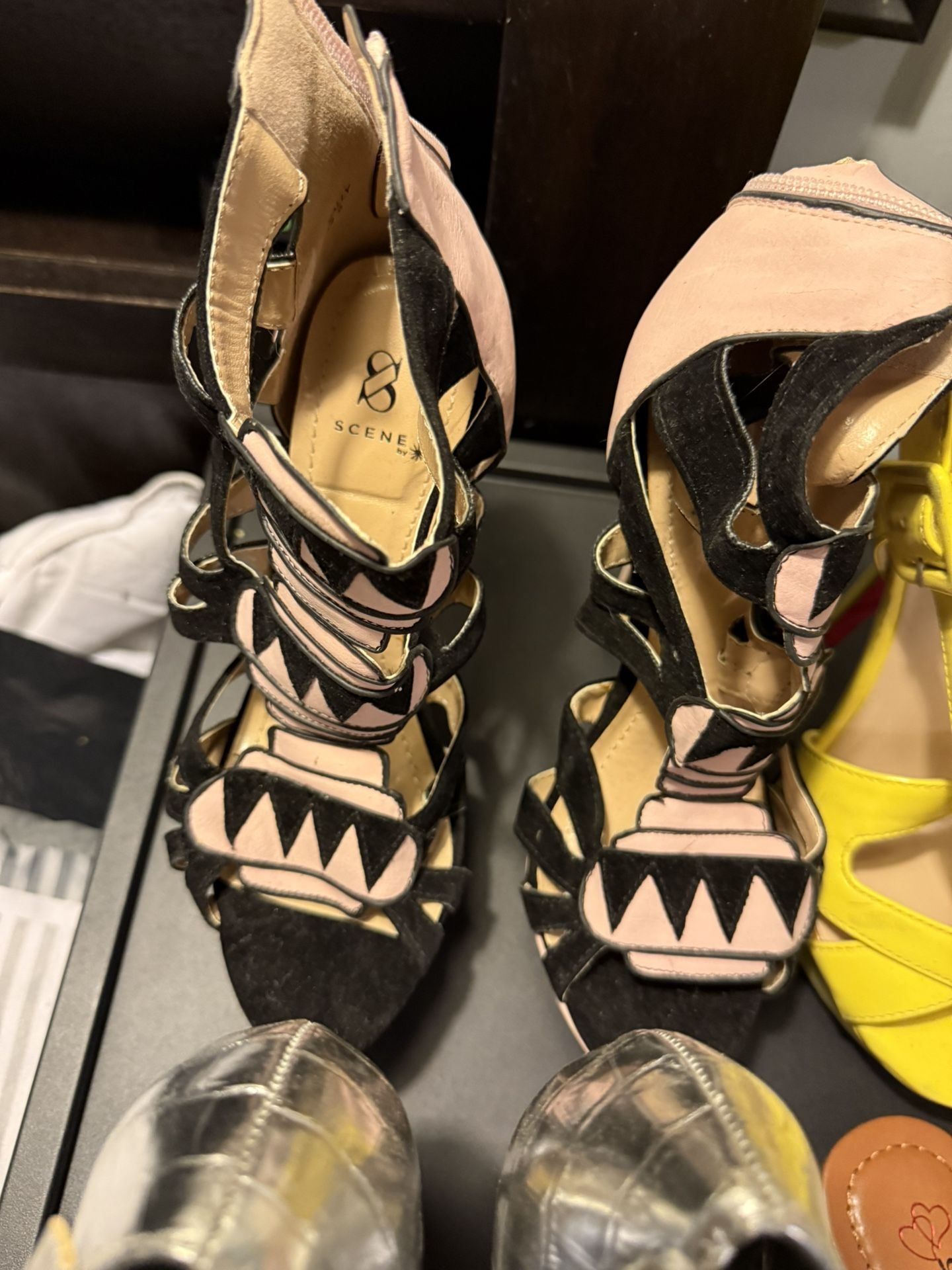6 Pairs of Shoes - photo 2