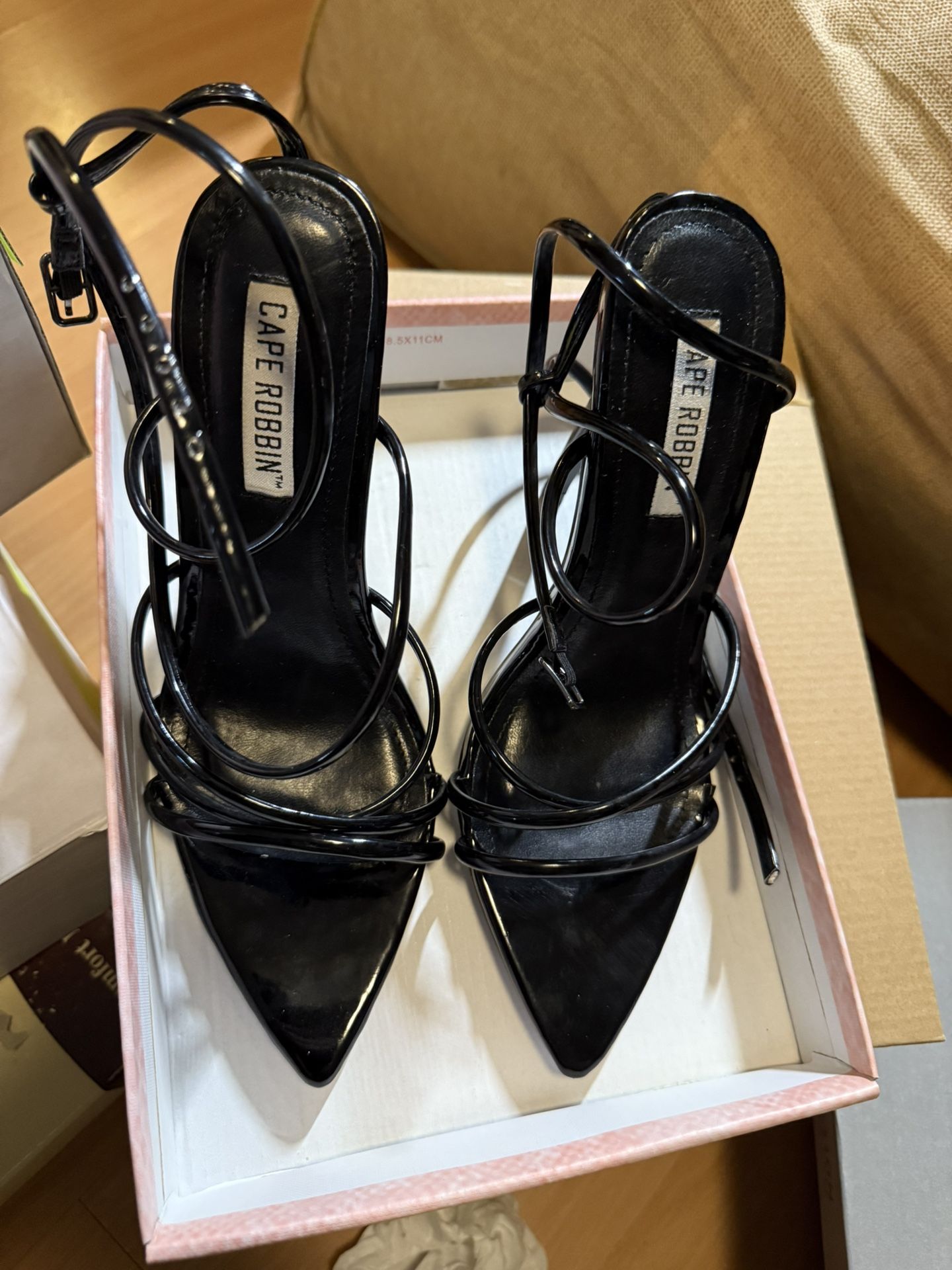 Cape Robbin Shoes Size 6 - photo 2