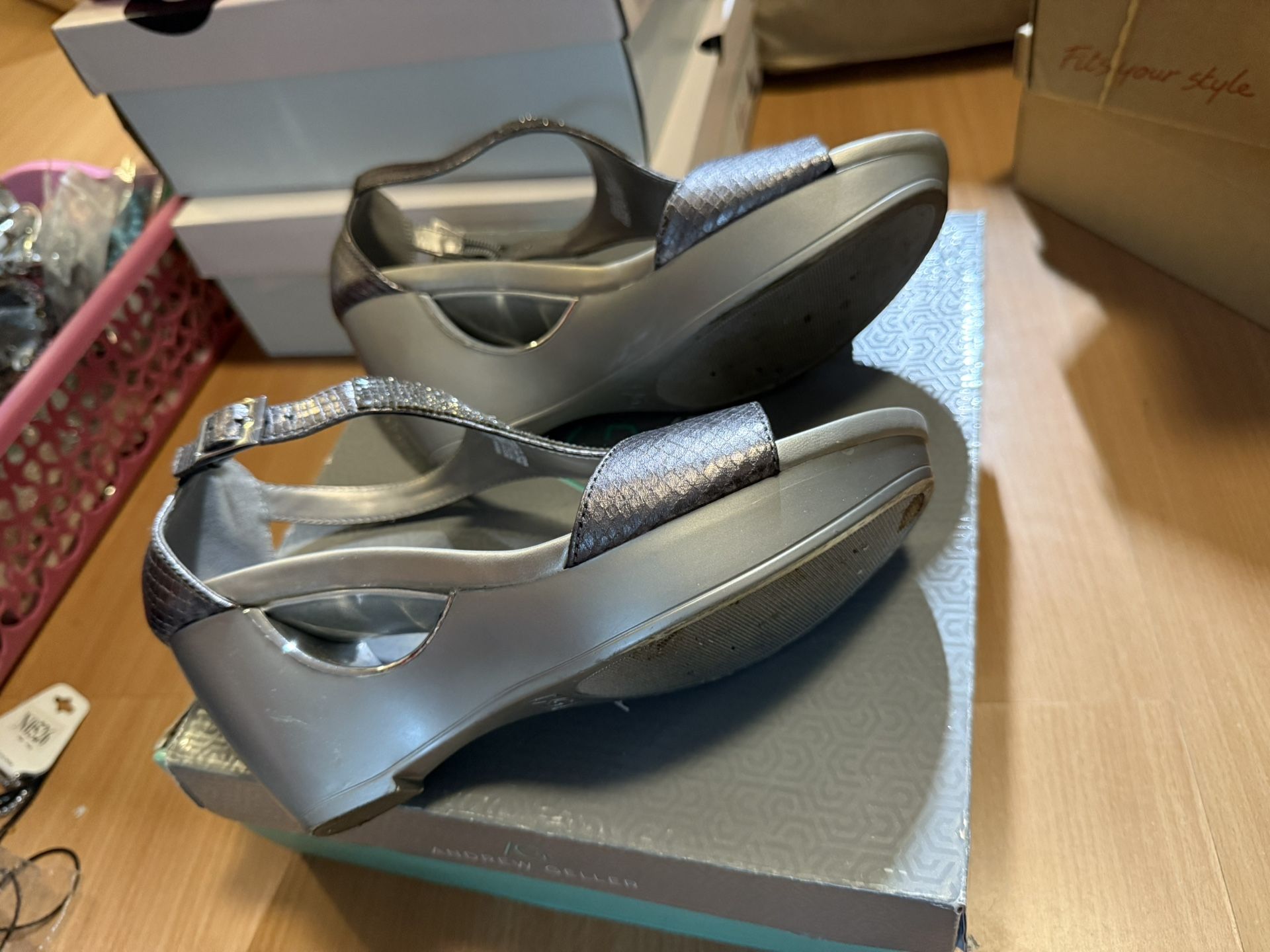 AG Arana Silver Shoes Size 8W - photo 2