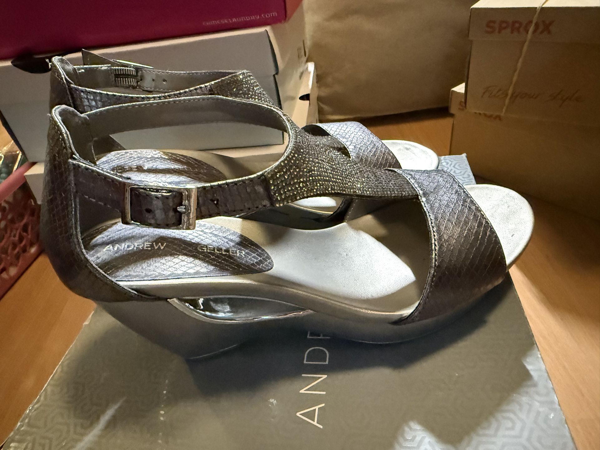 AG Arana Silver Shoes Size 8W - photo 4