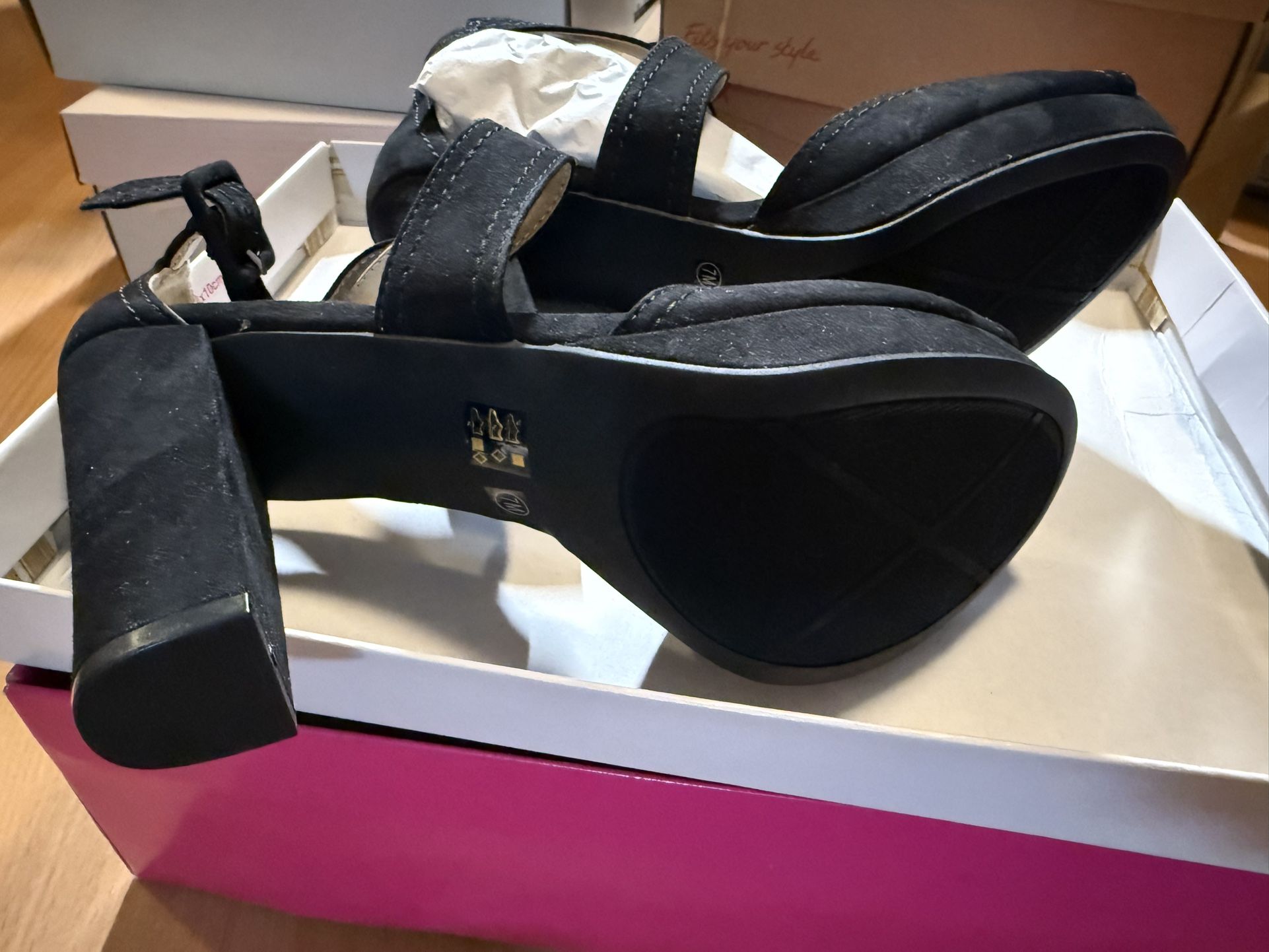 New Shoes Size 7 - photo 3