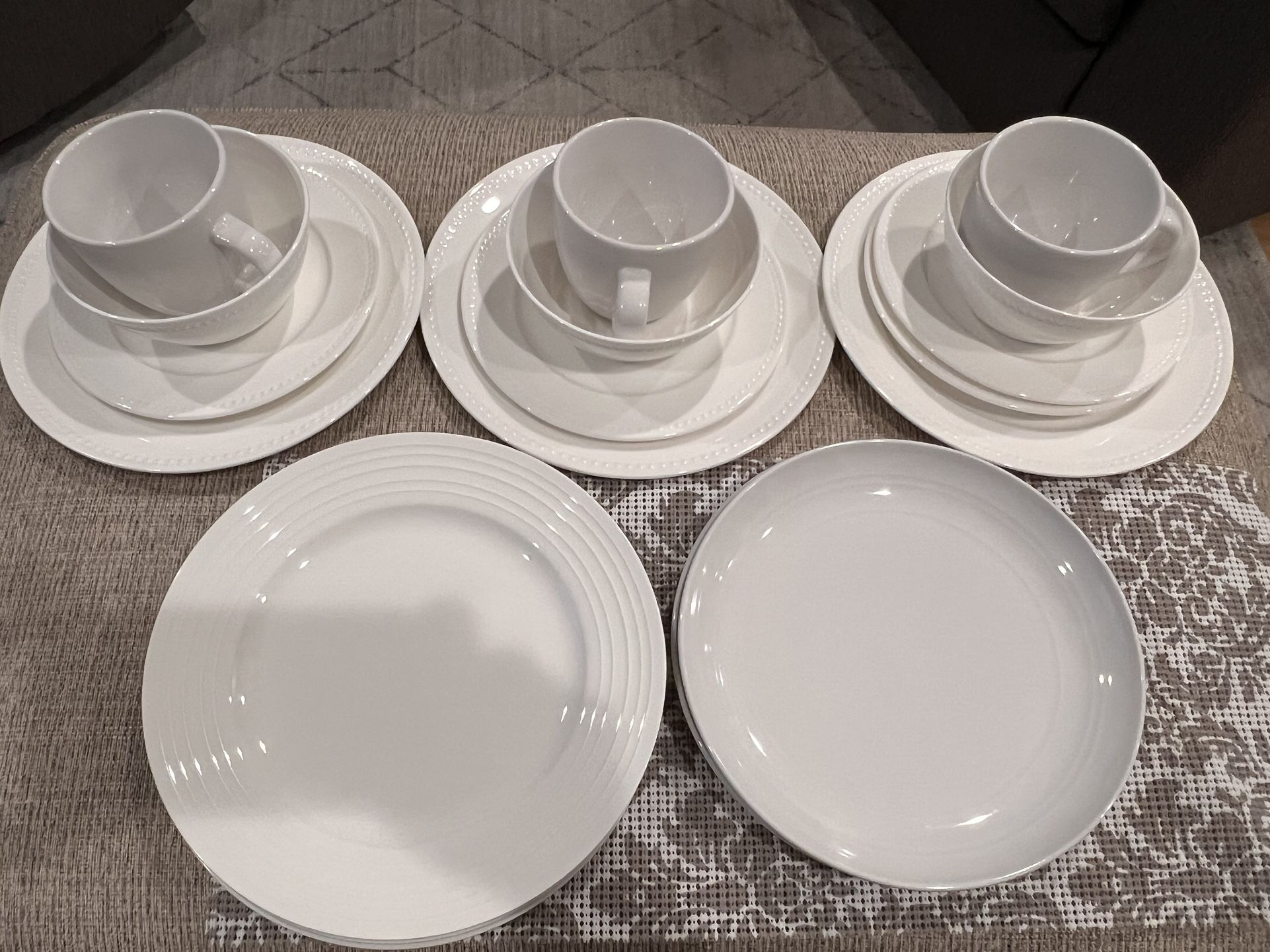 19 Pcs Dinnerware