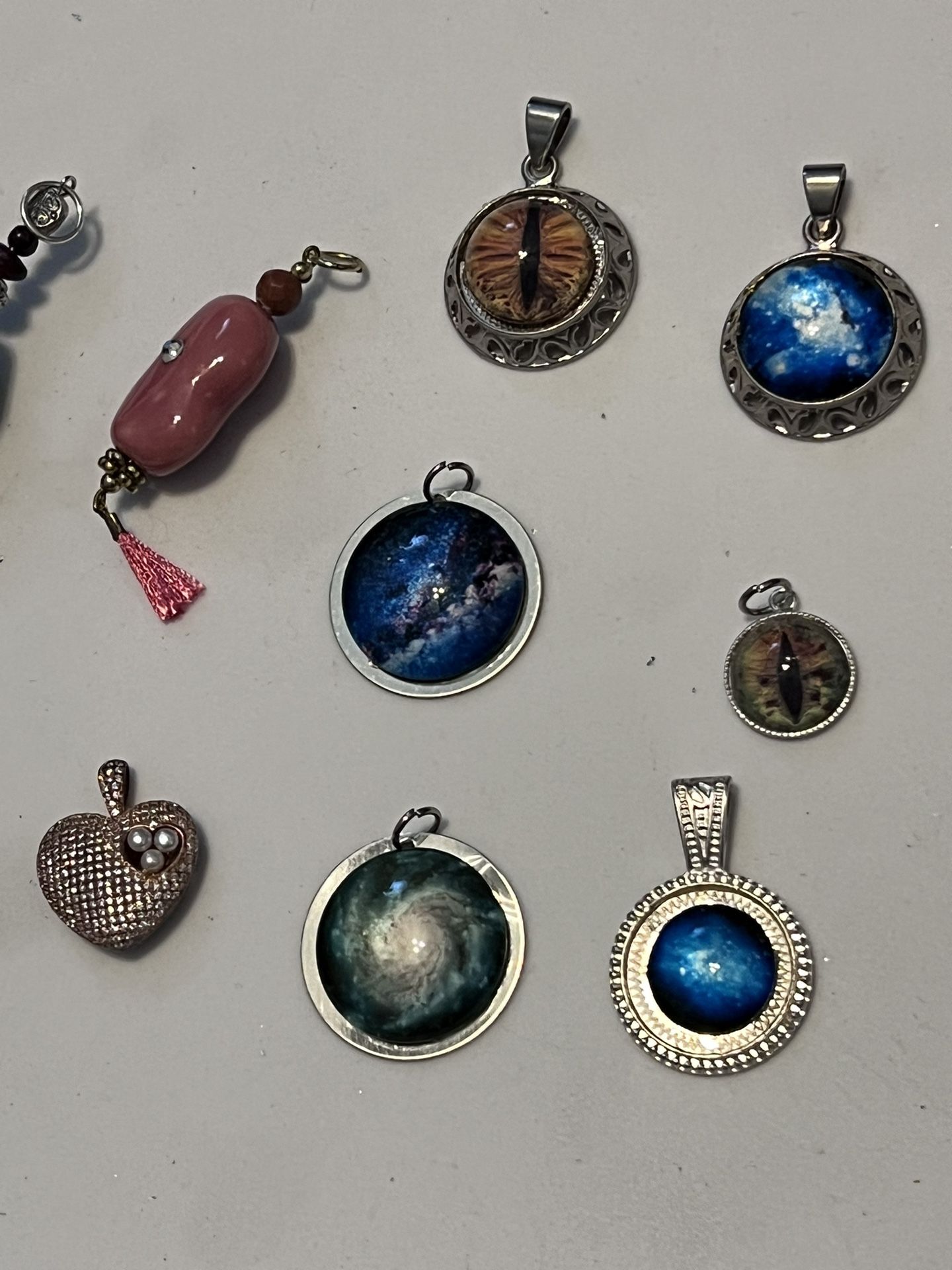 17 Pendants - photo 5
