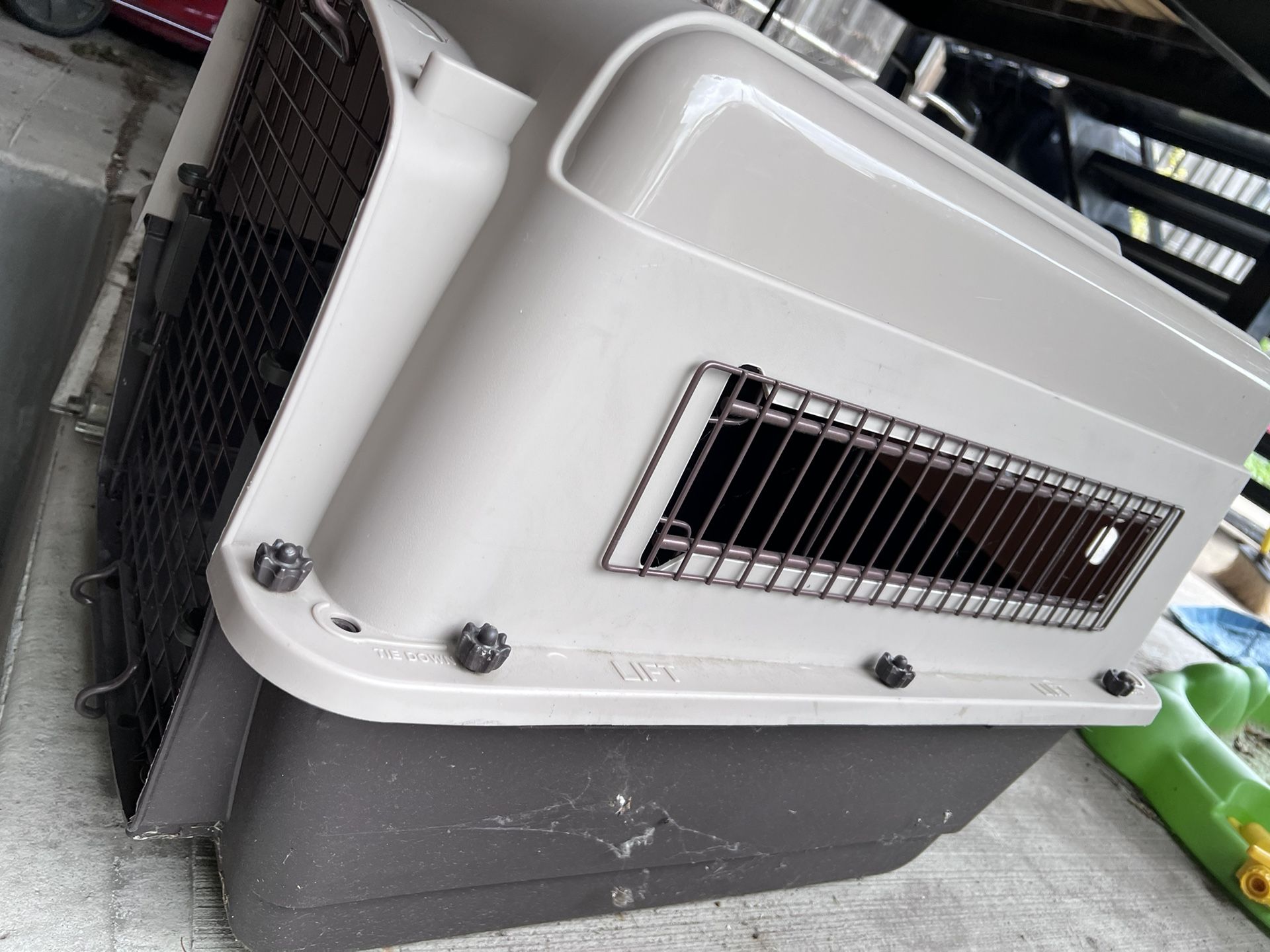 Dog Crate 25L x 20H x 15W
