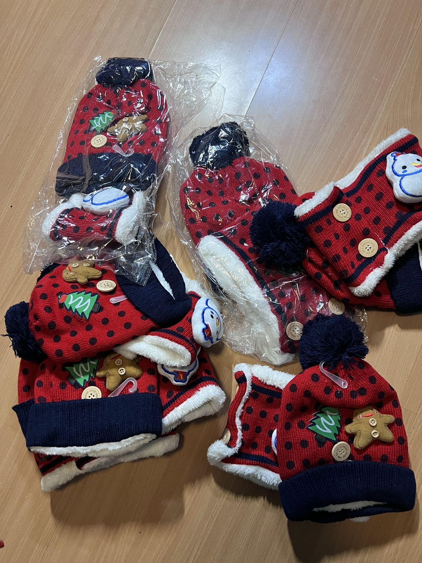 7 Set For Kids Hat And Scarf All Included For 25 Dls