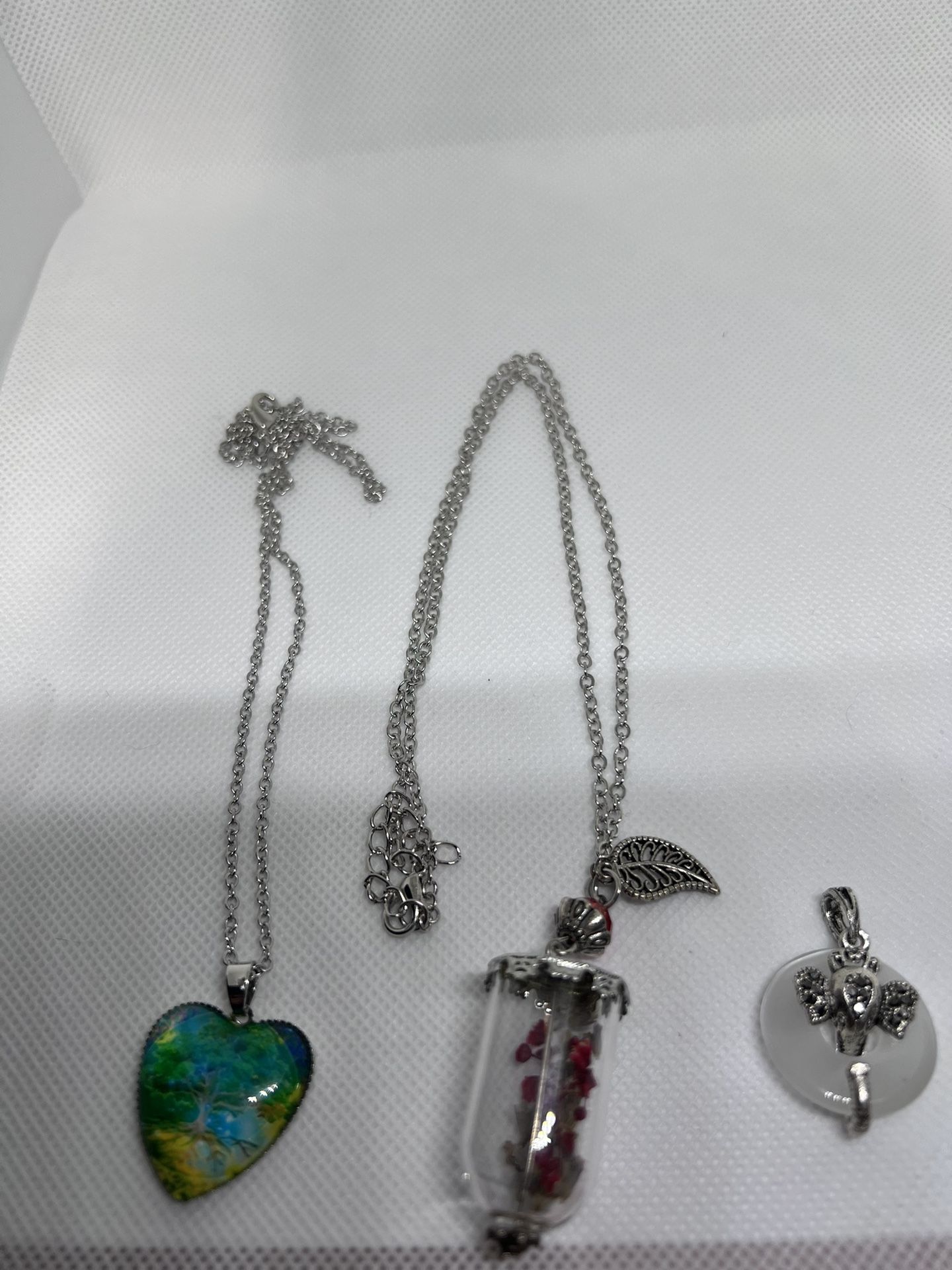 3 Pendants 2 Silver Plated Chains - photo 2