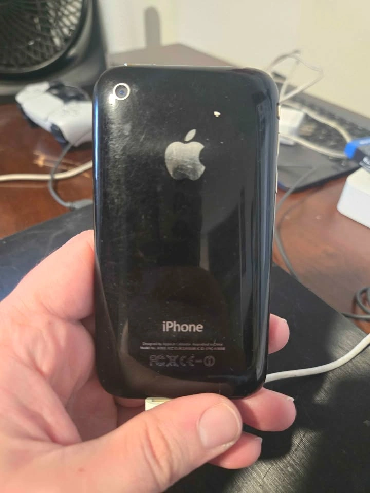Apple iPhone 3GS (A1303) - photo 2