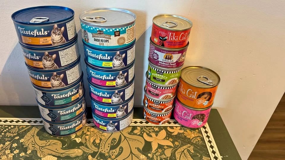 20 Cans of Cat Wet Food – Tastefuls, Tiki Cat, Weruva & Merrick