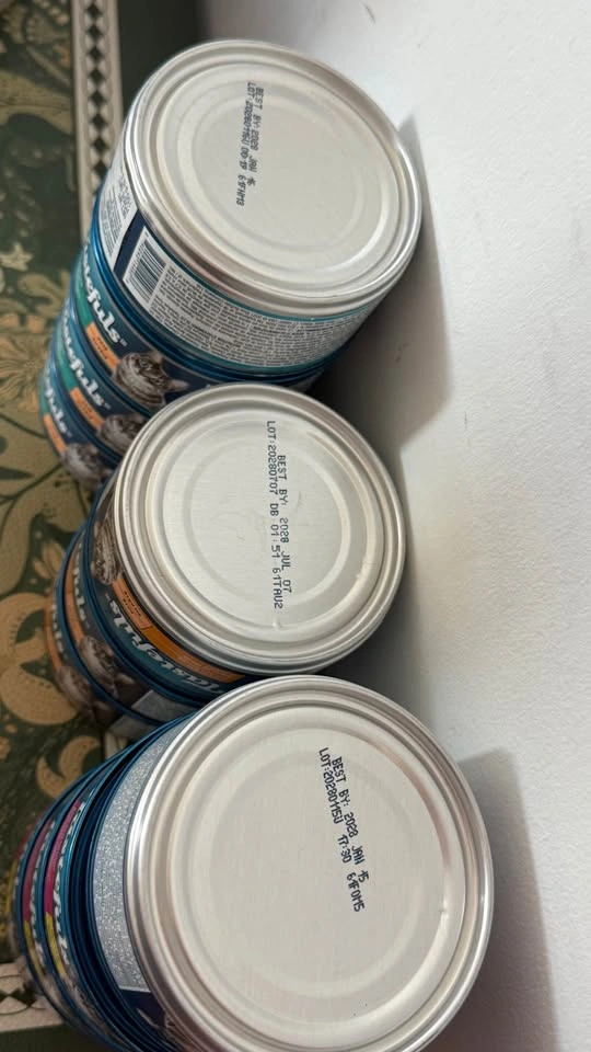 20 Cans of Cat Wet Food – Tastefuls, Tiki Cat, Weruva & Merrick - photo 4