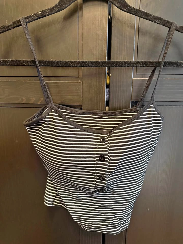Striped tank black & white
