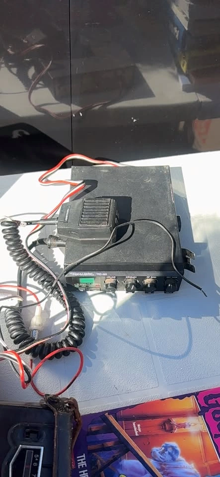 Realistic TRC-423 CB Radio - photo 2