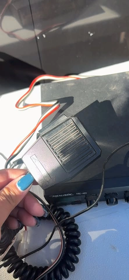 Realistic TRC-423 CB Radio - photo 3
