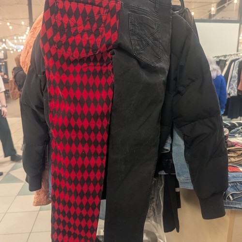 Black and Red Diamond Pattern Pants - photo 2
