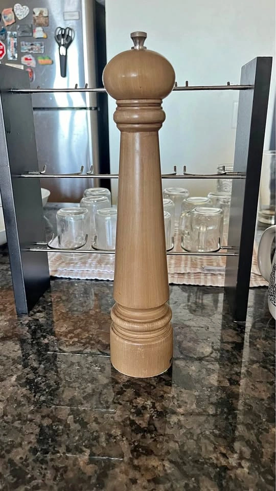 Wooden Pepper Mill / Pepper Grinder