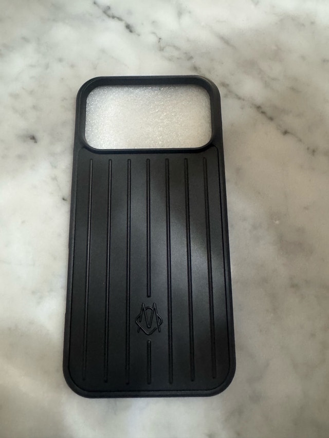iPhone 18 Pro Max RIMOWA style case BLK