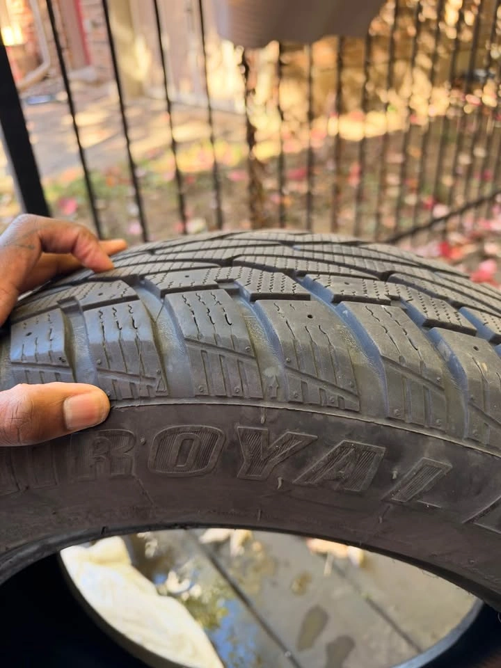 Uniroyal Tiger Paw Ice & Snow 3 Winter Tires – 205/60R16 - photo 4