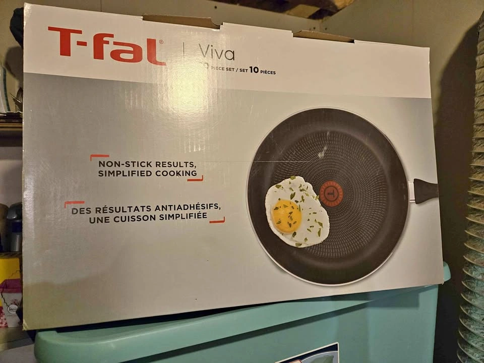 T-Fal Viva Aluminum Non-Stick Cookware Set 10-pc brand new