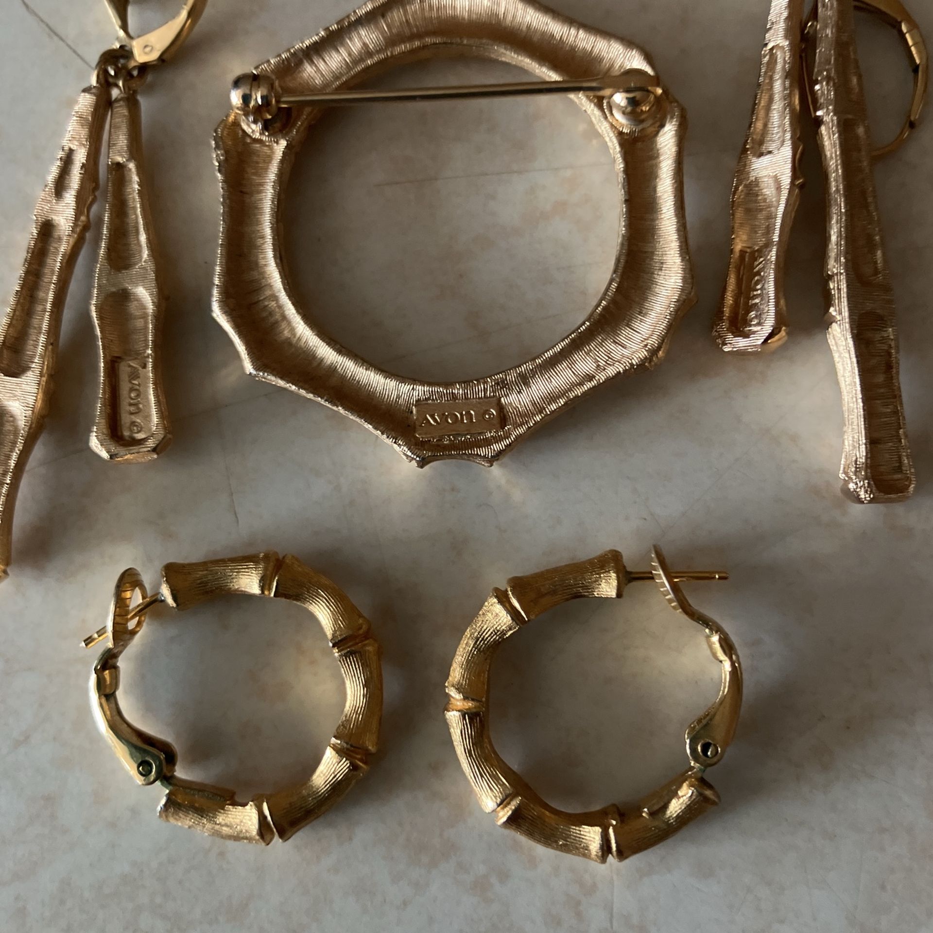 Classic And Collectible Avon “Bamboo” Goldtone Set - photo 2