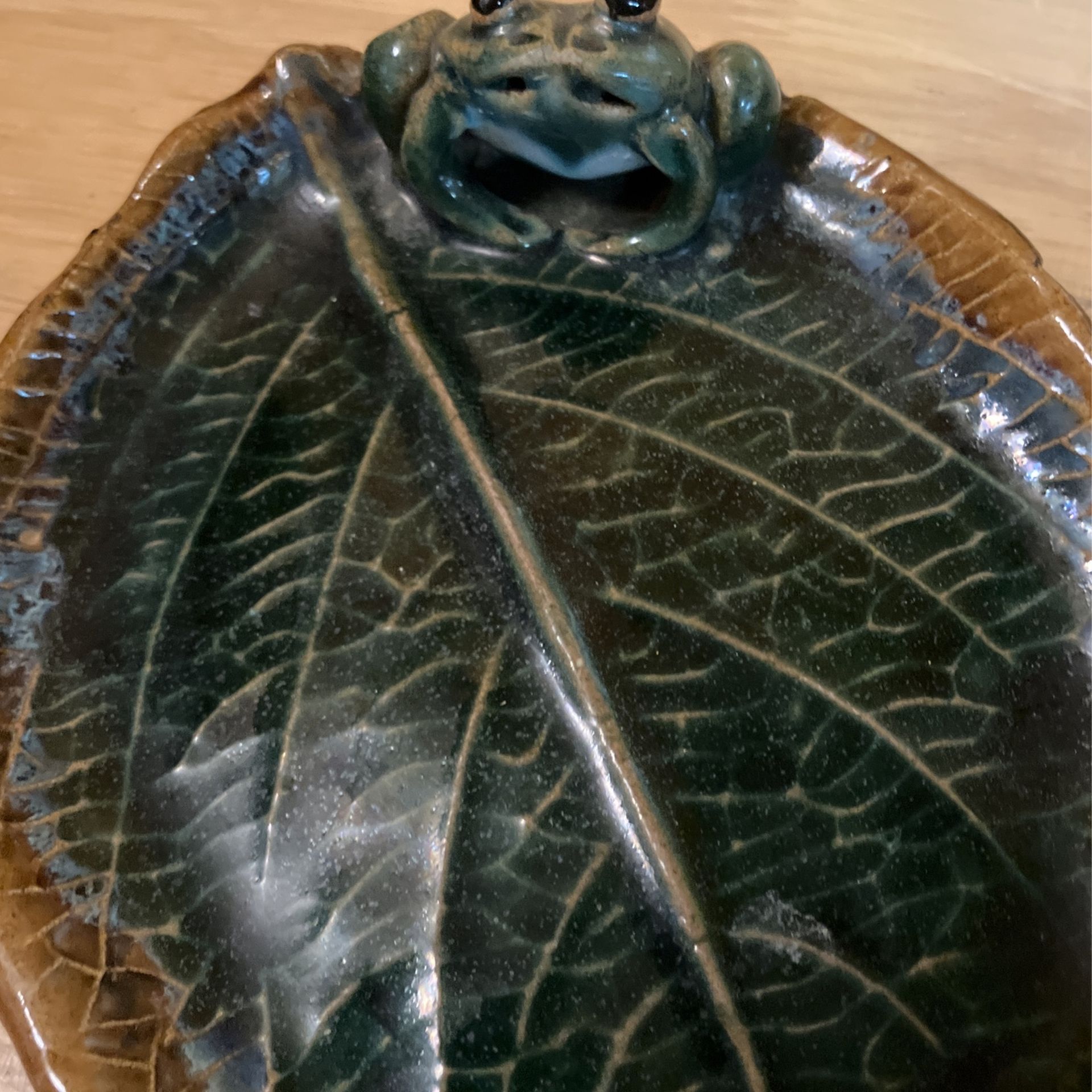 Vintage Hand Made Leaf And Frog/Dragonfly Catch All Trays - photo 2