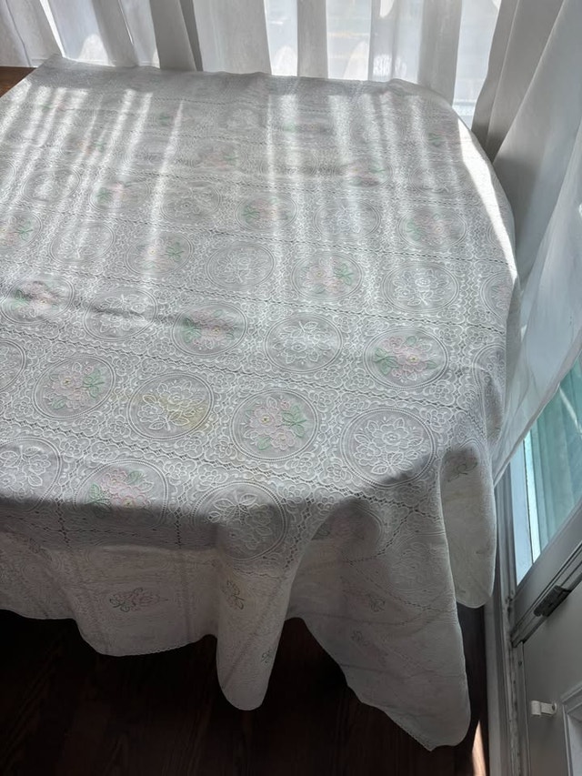 Embossed PVC Tablecloth 280 x 140 cm