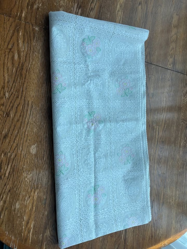 Embossed PVC Tablecloth 280 x 140 cm - photo 2