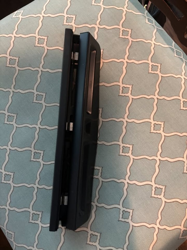 Black Metal 3-Hole Punch - photo 3