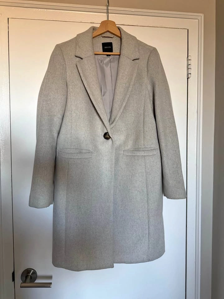 Women’s grey fall coat
