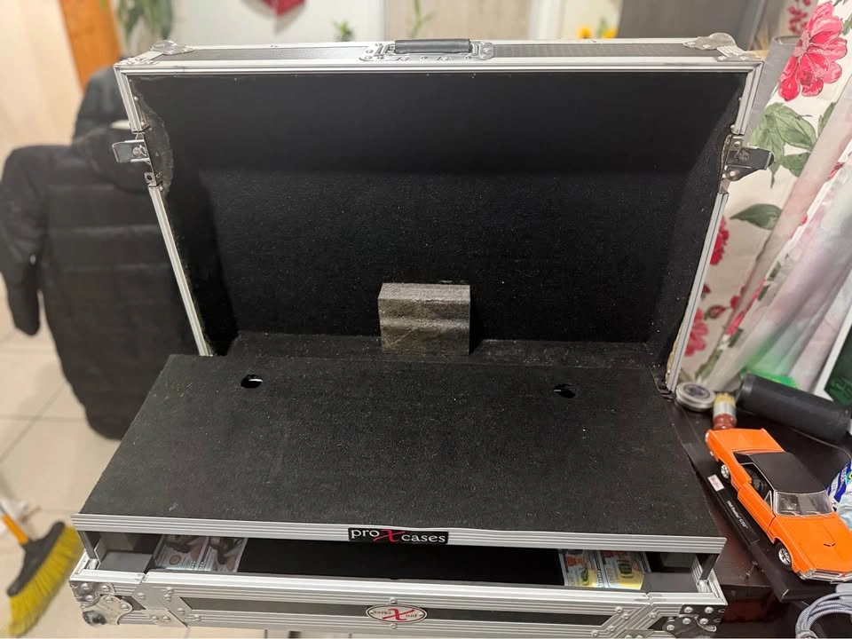 Professional DJ Flight Case - Hard Carrying Case - photo 3
