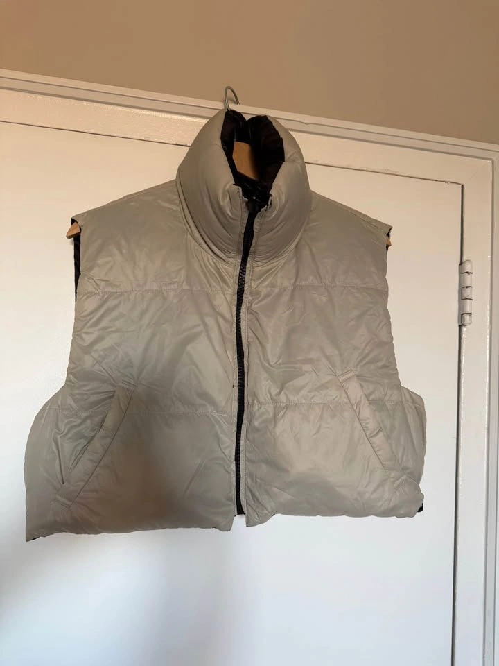 Reversible crop puffer vest - photo 2