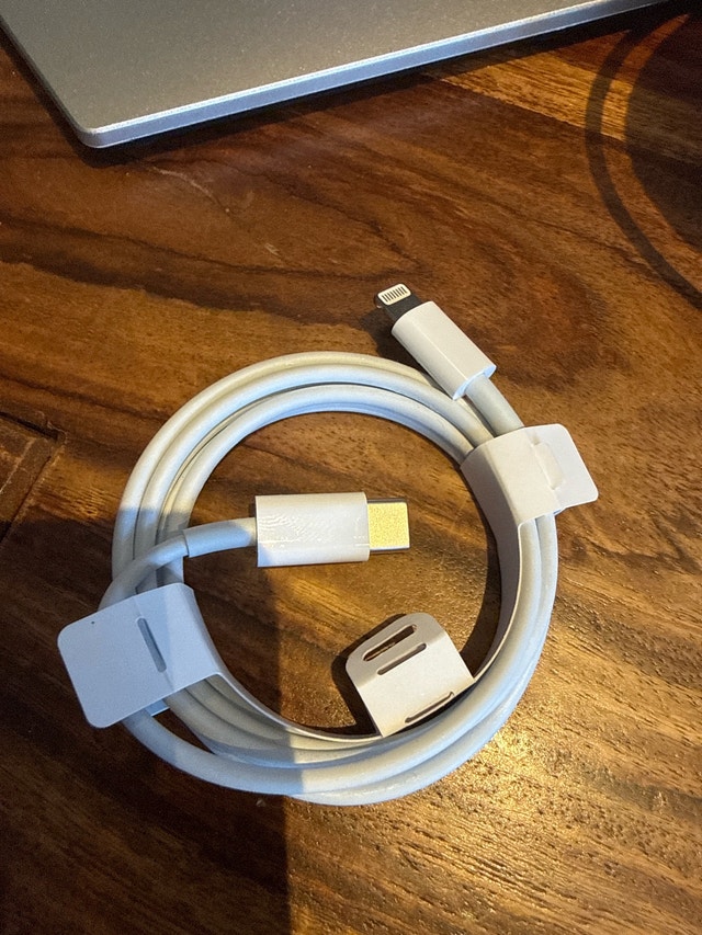 Apple USB-C to Lightning Cable (3 ft)