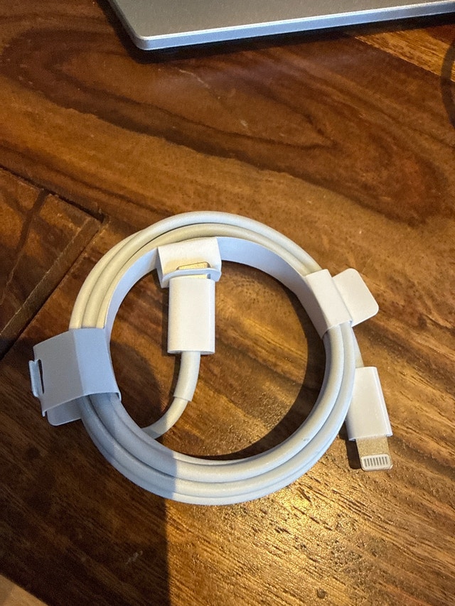 Apple USB-C to Lightning Cable (3 ft) - photo 2