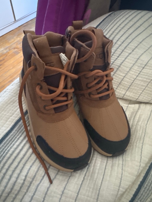UGG Kids Winter Boots – Size 4 – Brand New - photo 2