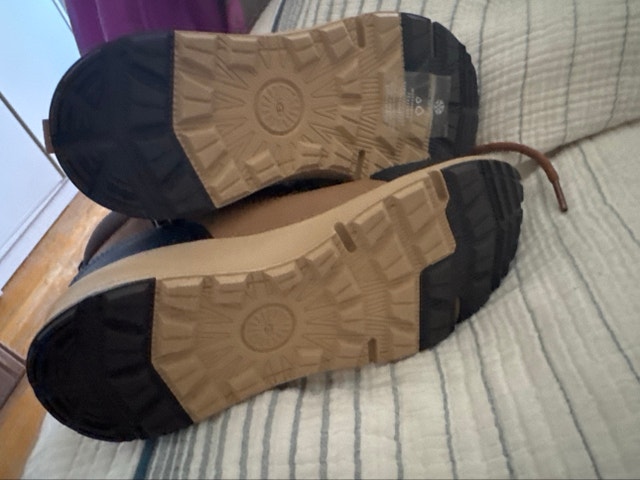 UGG Kids Winter Boots – Size 4 – Brand New - photo 3