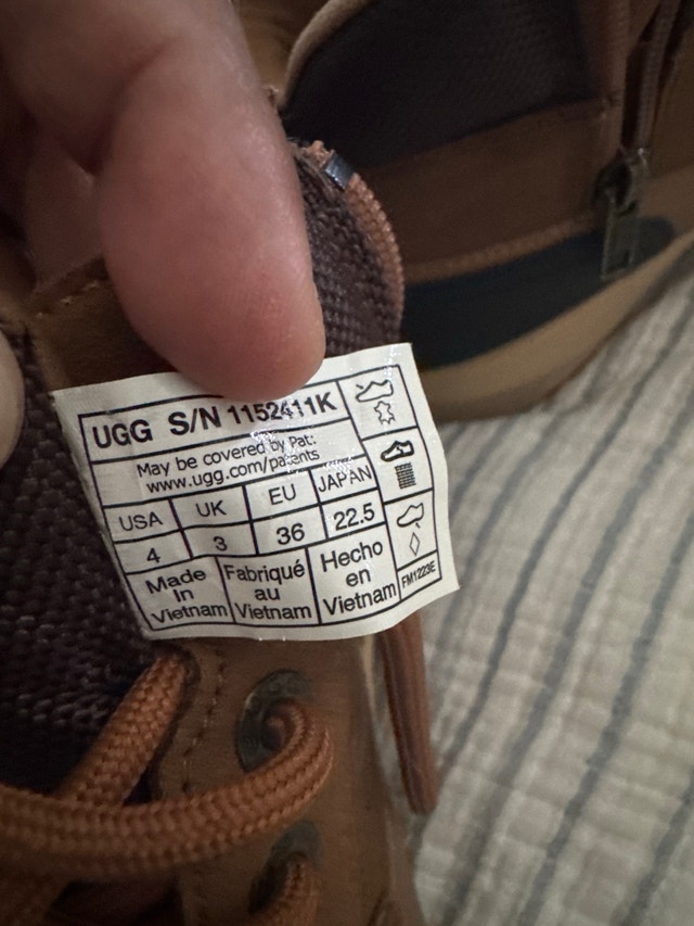 UGG Kids Winter Boots – Size 4 – Brand New - photo 5