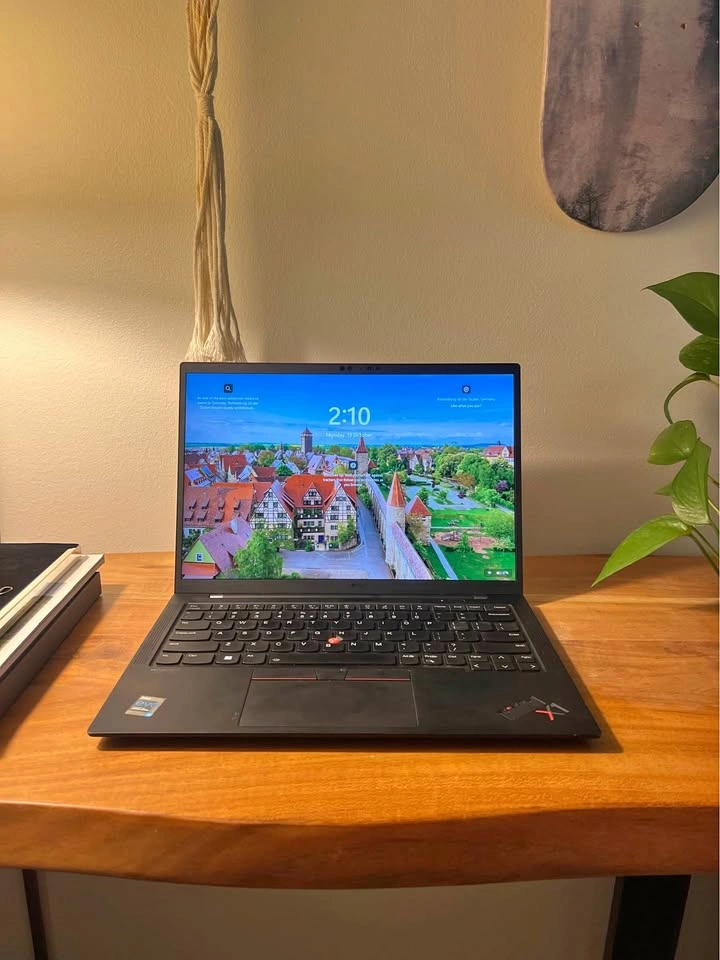 Lenovo ThinkPad X1 Carbon Gen 9 - Intel i7 / 16GB RAM / 512GB SS