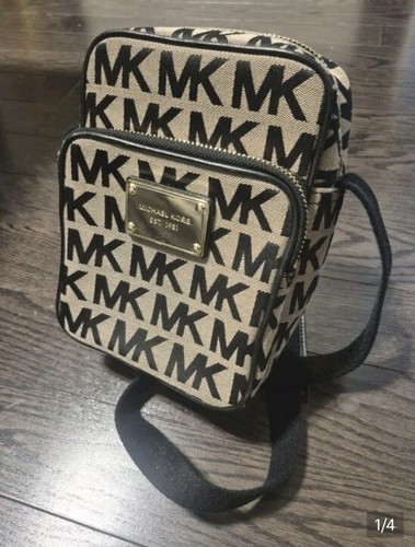 Michael Kors MK Logo Jet Set Travel Medium Crossbody Bag