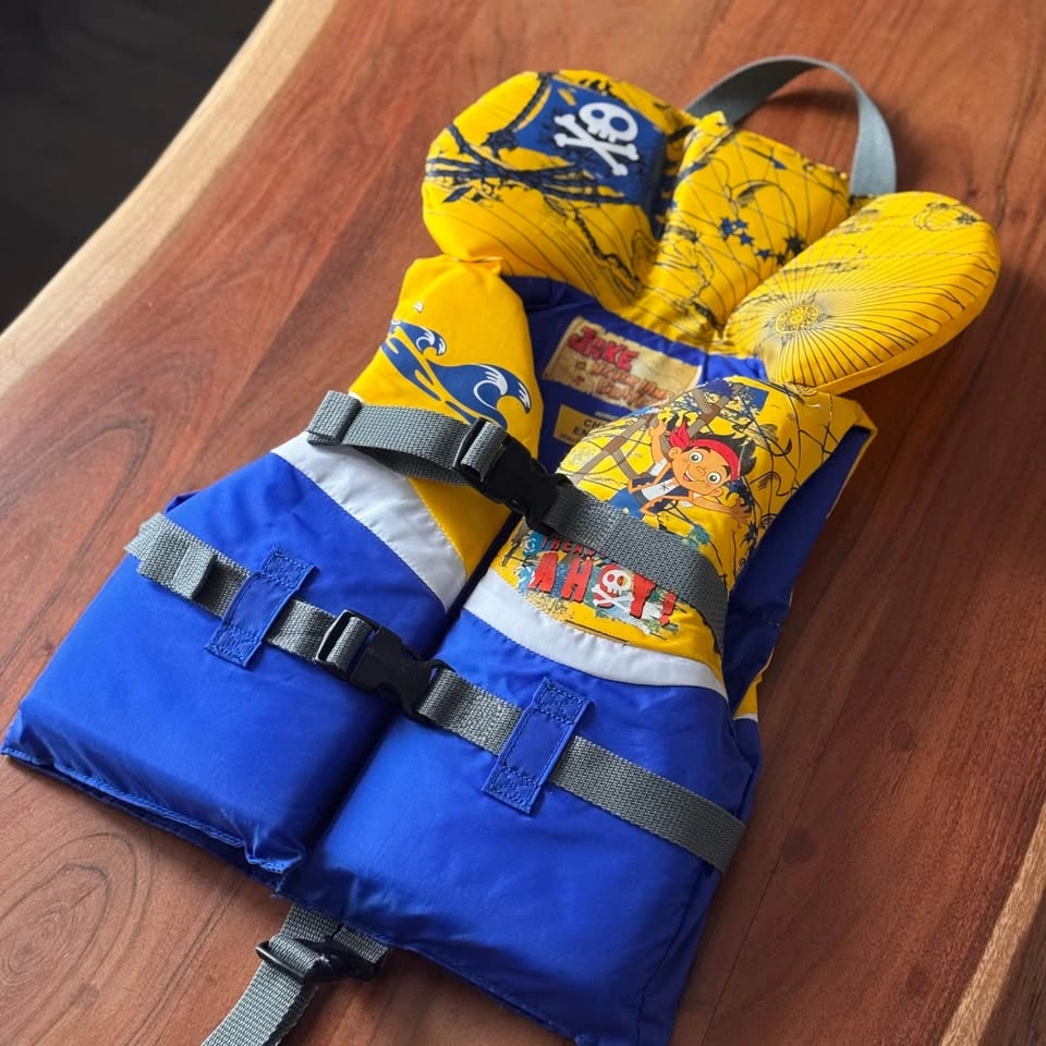 Kids’ Life Jackets – Disney & Stearns - photo 2