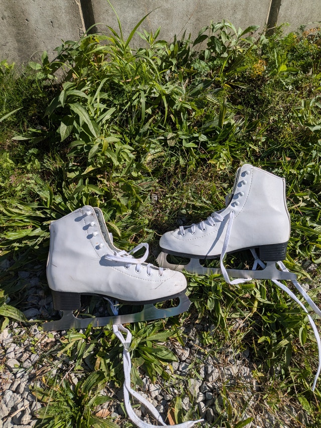 Winnwell Figure Skates