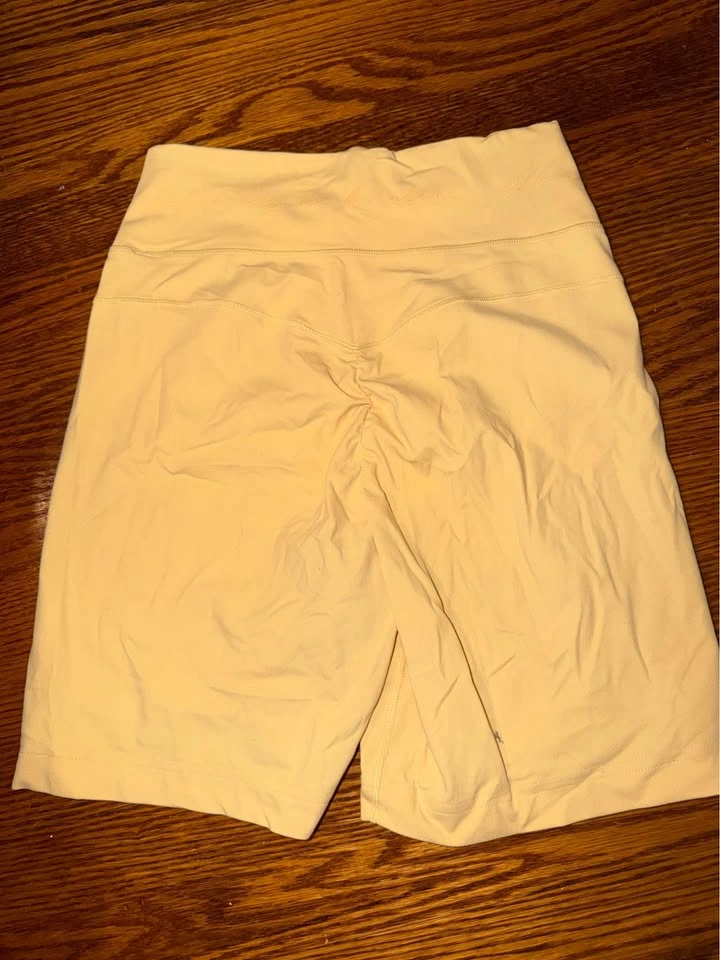 Whitney Simmons Gymshark- Butter yellow shorts - photo 3