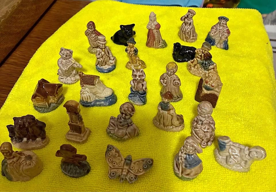 24-Pc Lot Vintage Wade Whimsies Red Rose Tea Set + RARE Bonus